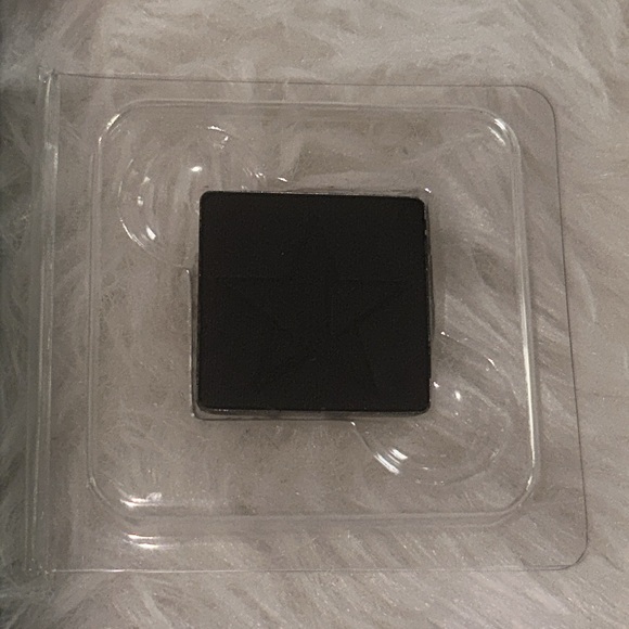 Jeffree Star single eyeshadow in Weirdo - Picture 2 of 4